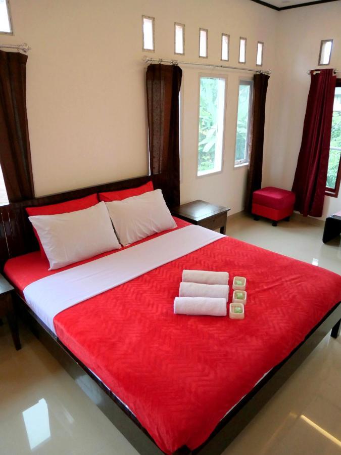 The Sanduk Homestay Рантепао Экстерьер фото