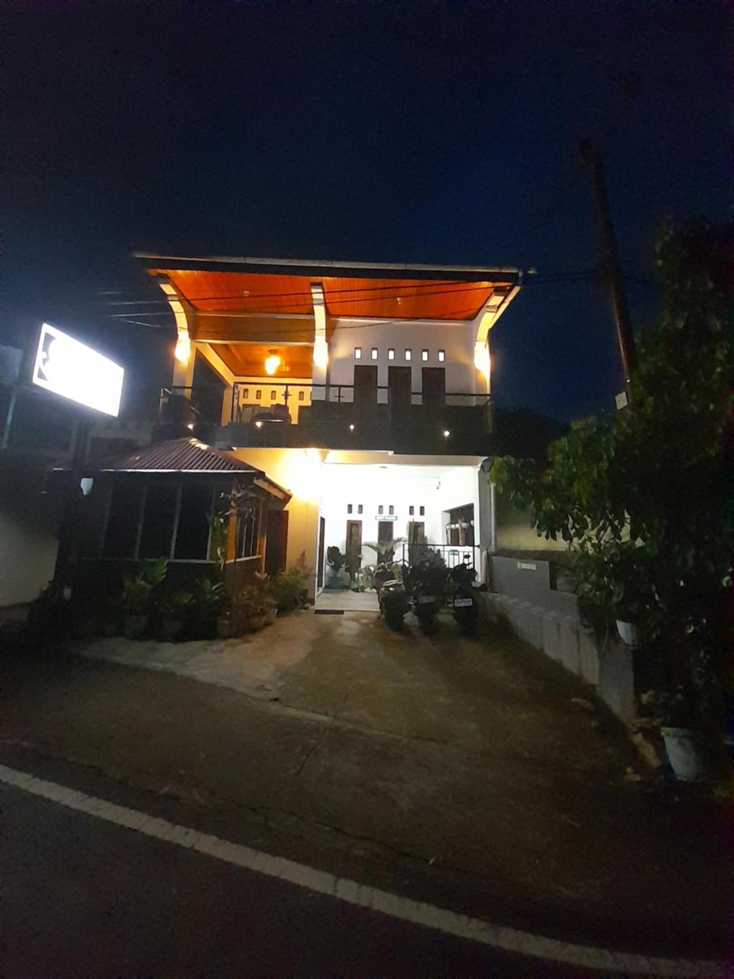 The Sanduk Homestay Рантепао Экстерьер фото