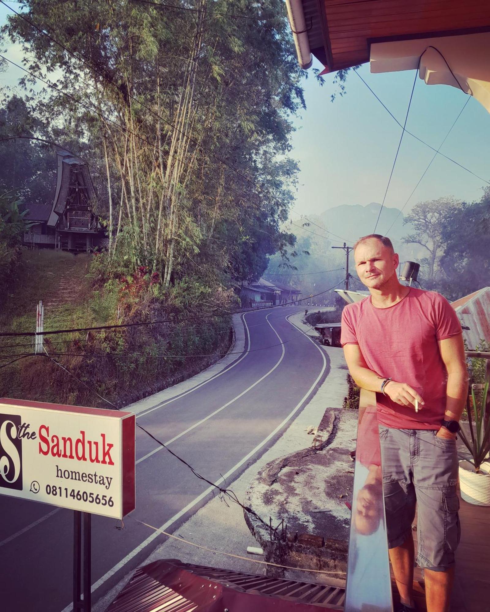 The Sanduk Homestay Рантепао Экстерьер фото