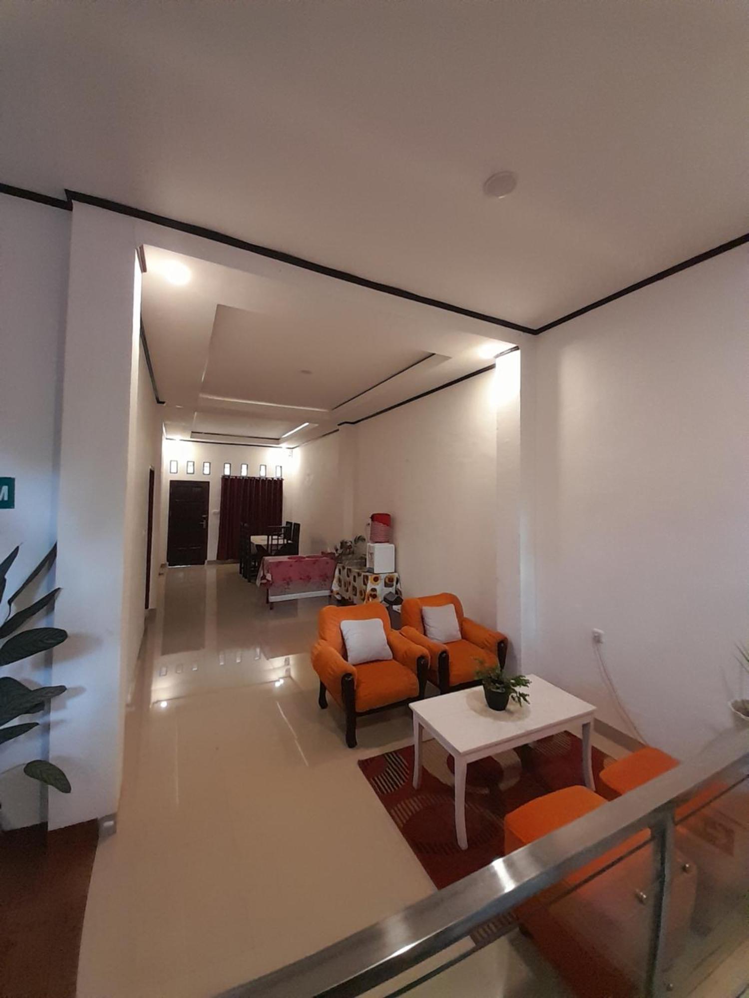 The Sanduk Homestay Рантепао Экстерьер фото