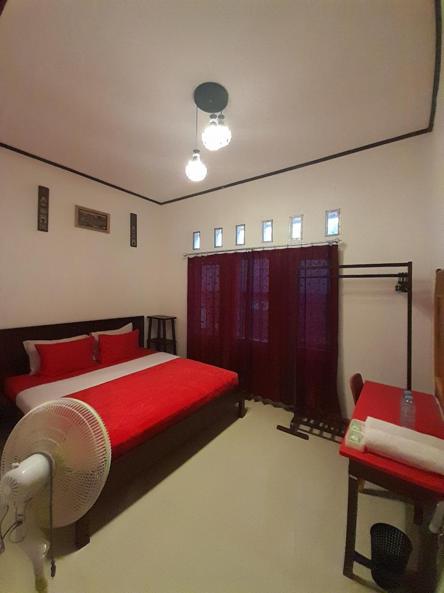 The Sanduk Homestay Рантепао Экстерьер фото