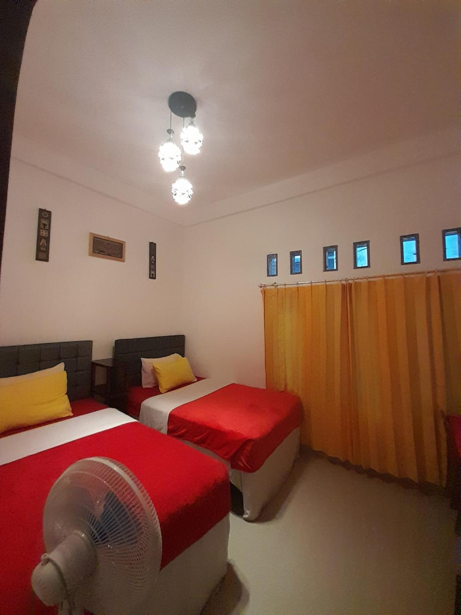 The Sanduk Homestay Рантепао Экстерьер фото